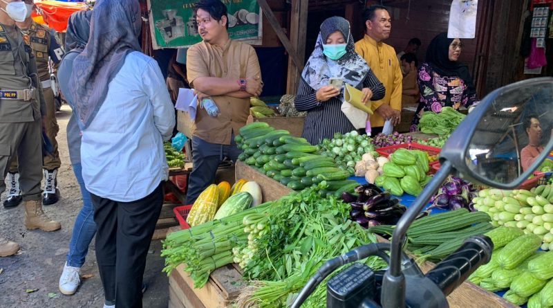 Pastikan Harga Sembako Stabil, Anggota DPRD Tanjab Barat Sidak Pasar Jelang Ramadan