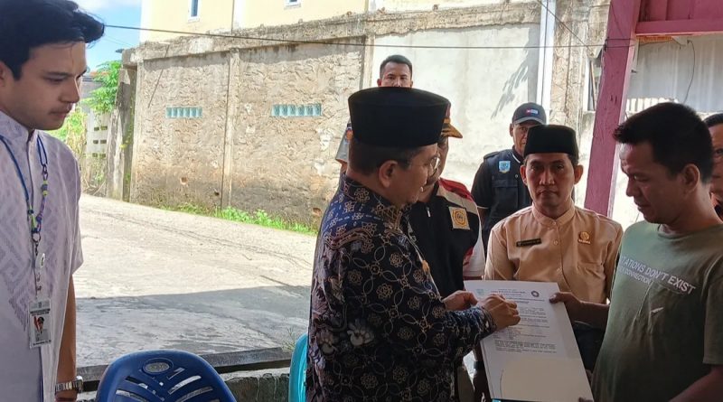 Maulana-Diza Sambangi Korban Kebakaran di Kenali Besar, Berikan Bantuan dan Instruksikan Siaga Kemarau