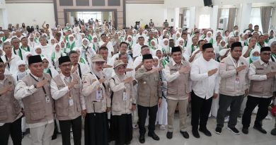 Lepas JCH Kloter Terakhir BTH 25, Gubernur Al Haris: Semoga Layanan Haji Makin Baik, Jamaah Makin Puas